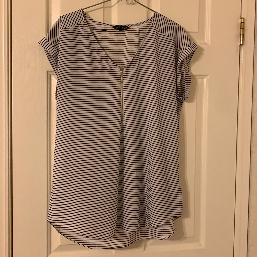 ⭐️FREE/$25 purchase⭐️ Express striped blouse
